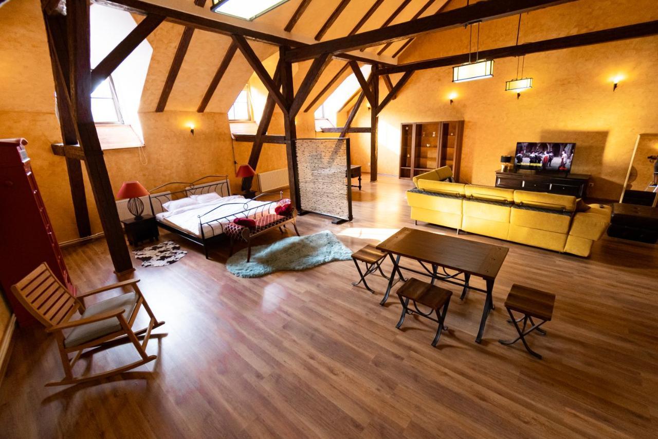 The Attic - Large Open-Space In The Old Town Of Brasov, Minutes Away From The Black Church 외부 사진
