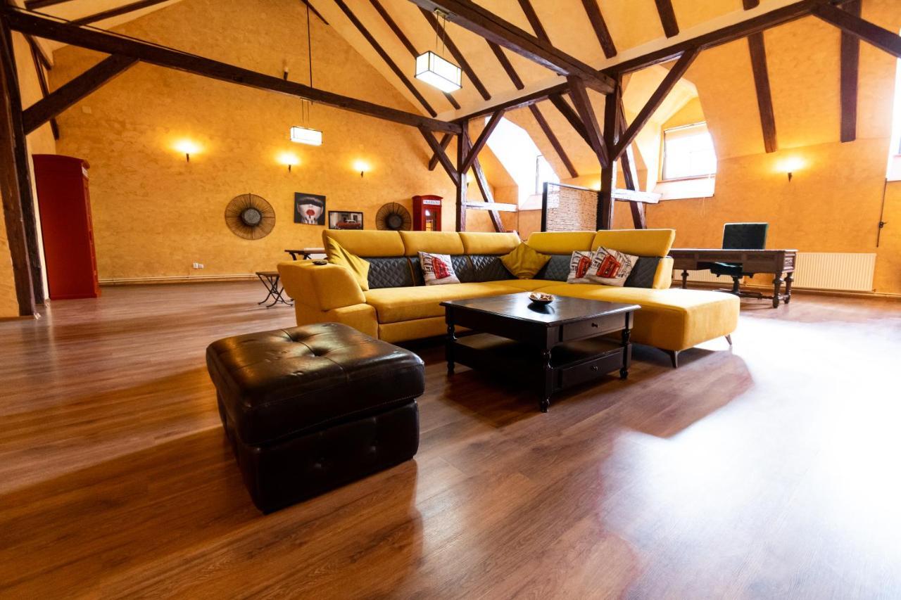 The Attic - Large Open-Space In The Old Town Of Brasov, Minutes Away From The Black Church 외부 사진