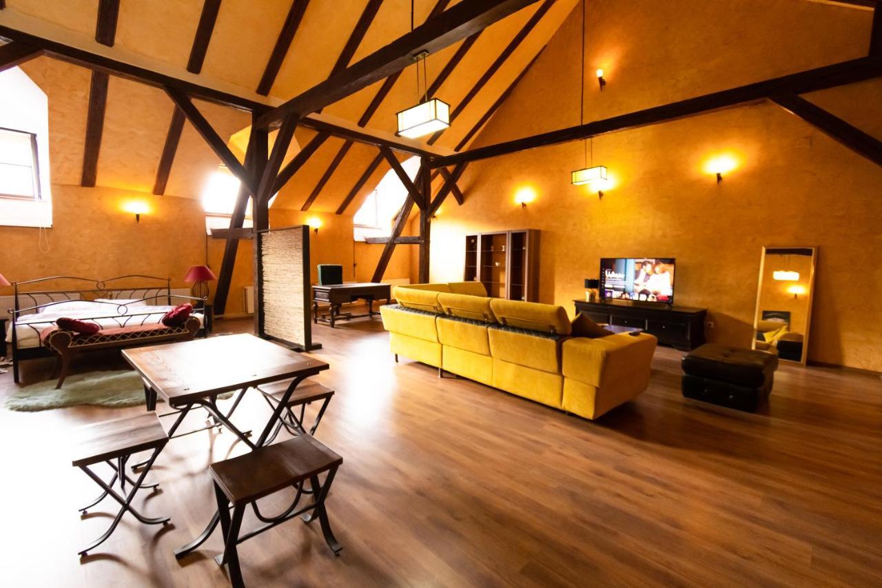 The Attic - Large Open-Space In The Old Town Of Brasov, Minutes Away From The Black Church 외부 사진