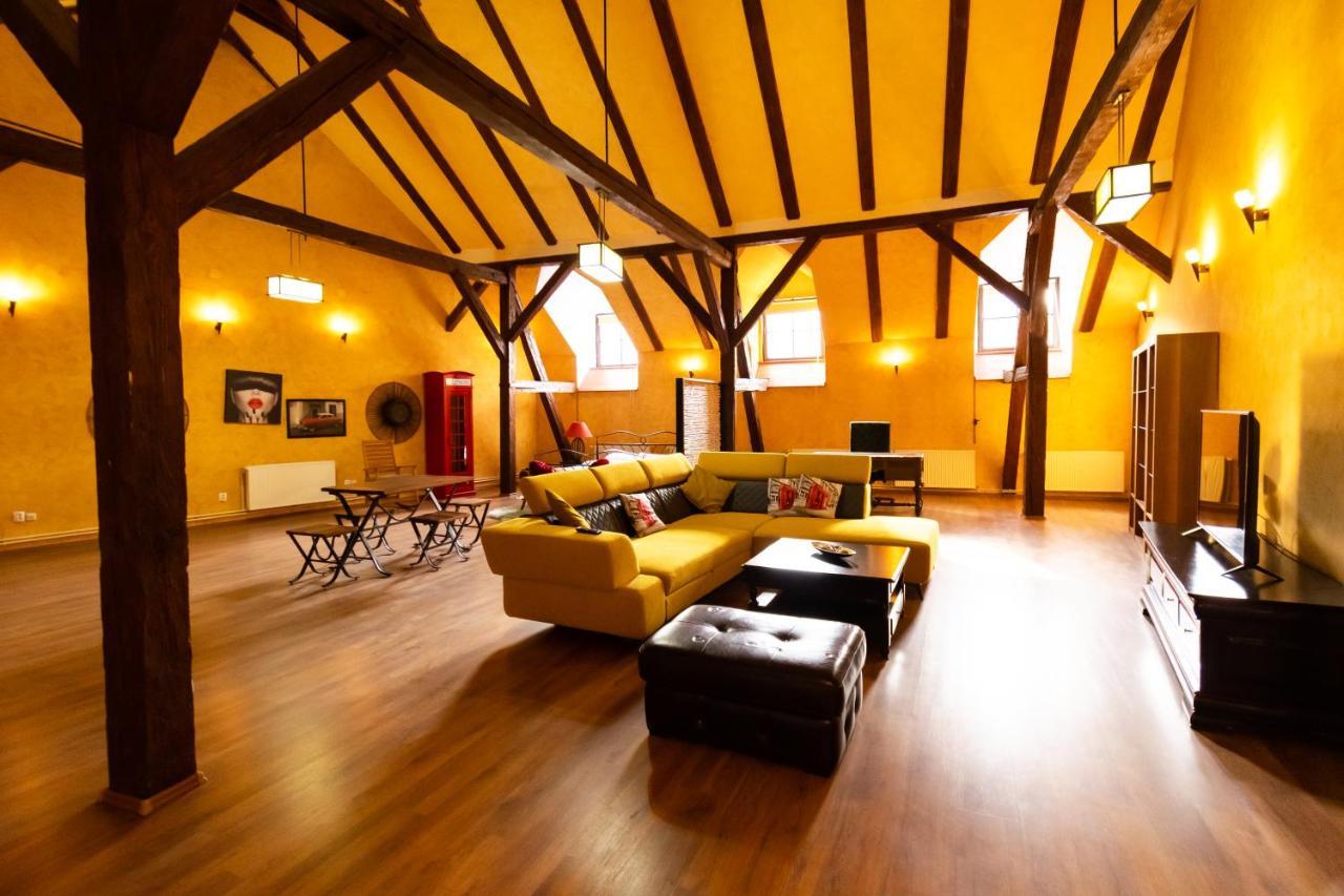 The Attic - Large Open-Space In The Old Town Of Brasov, Minutes Away From The Black Church 외부 사진