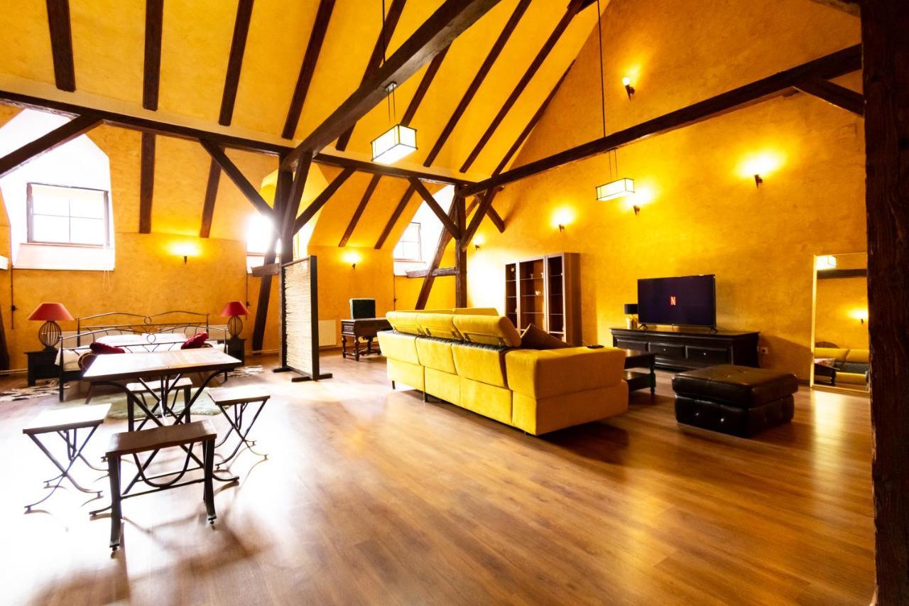 The Attic - Large Open-Space In The Old Town Of Brasov, Minutes Away From The Black Church 외부 사진